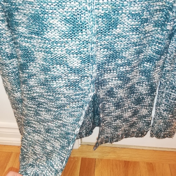 sweater with back slit - Picture 3 of 3